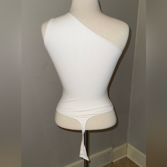Aritzia Babaton Contour White Bodysuit - Picture 2 of 3